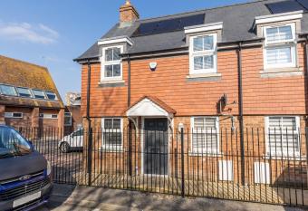 Ocean Pearl allows 18 year olds to book a room