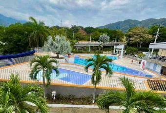 Relajante casa con piscina en San Jeronimo has Balcony rooms