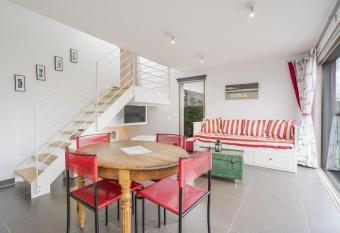 C  t   dunes, c  t   jardin! allows 18 year olds to book a room