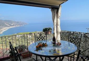 Dimora Taorminese Disiu allows 18 year olds to book a room