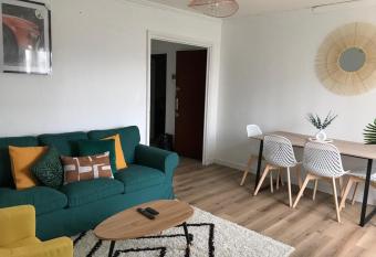 Appartement cosy - Reims has Balcony rooms