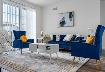 Luxurious 2-Bedroom unit, WFH Equipped has Balcony rooms