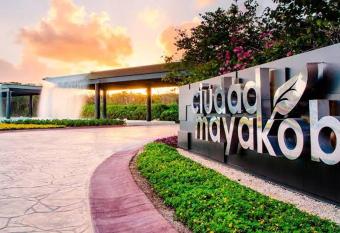 Playa Del Carmen Villa has rooms with a private hot tub