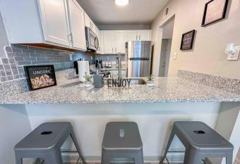 WOO LOFT- King Bed- Downtown BHM allows 18 year olds to book a room