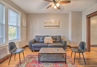 4BR+Parking central townhouse walk to metro&shops allows 18 year olds to book a room