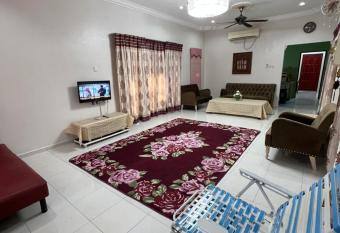 Joe   s Homestay Raub Phg has Balcony rooms