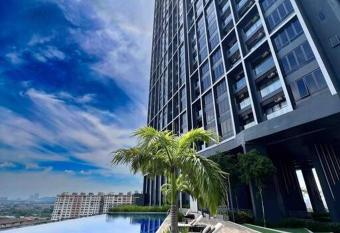 Nice Lake View 6 pax Near Sunway Lagoon / Pyramid has Balcony rooms