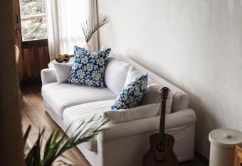 Uluwatu surf shack has Balcony rooms