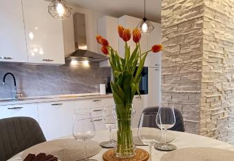 Apartman Leona has Balcony rooms