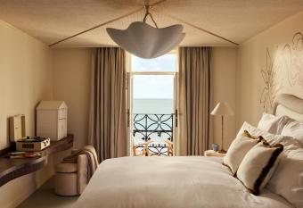 No 42 by GuestHouse, Margate has Balcony rooms