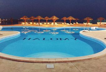 Halomy Sharm Resort allows 18 year olds to book a room