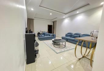 Nice 3 bedroom apartment in Mabushi VIO allows 18 year olds to book a room