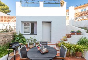 Hauzify I Casa Llad   has Balcony rooms