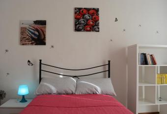 Ampio appartamento a due passi dalla stazione has Balcony rooms