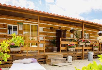 Bernegal MONEYBA HOT TUB CLIMATIZADO PISCINA Y JARDIN has Balcony rooms