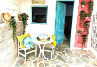 Macaronesia Love Spa, sauna y piscina allows 18 year olds to book a room