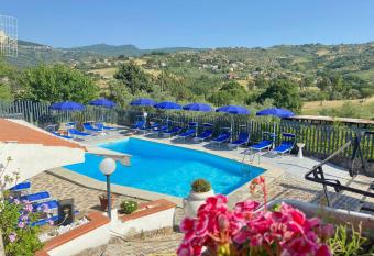 Serra Marina Rooms and Apartments has Balcony rooms