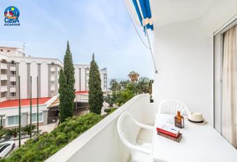 Apartamentos Fontana Real Casa Azahar allows 18 year olds to book a room