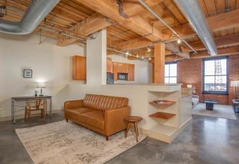 Fully Equipped Downtown 1BR 2BA loft w Rooftop has Balcony rooms