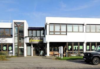 Bett + Fitness allows 18 year olds to book a room