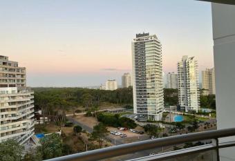 Ocean Drive, 2 dorm y amenities has rooms with a private hot tub