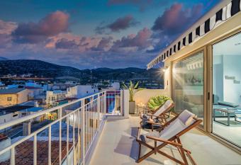 Napoleon has rooms with a private hot tub