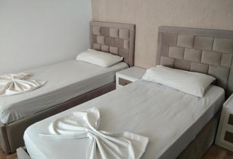 Guest-Room Zoi&Teri has Balcony rooms