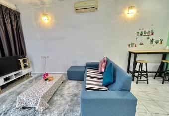 Cozy14#4pax#Wifi&Netflix#NearAeonAlma#5kmtoIconCity has Balcony rooms