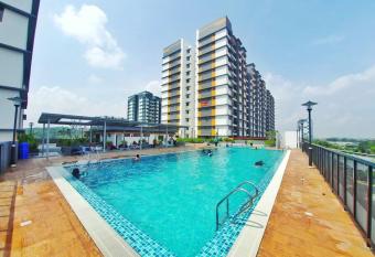 3BR Condo Apartment Nur Homestay Kajang 2 at Residensi Zamrud l Wifi l TV l City View has Balcony rooms