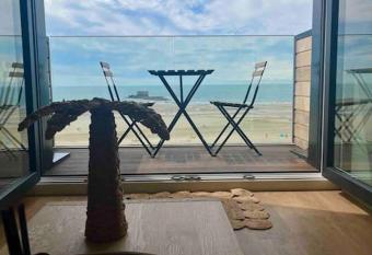 Mar  e Haute allows 18 year olds to book a room