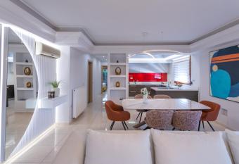 Luxury Seaside Apt near Heraklion & Hersonissos has rooms with a private hot tub