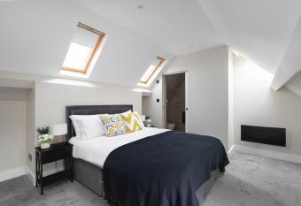 Skyvillion - Cozy Large 1 & 4 Beds apartments in London Enfield with Free Wi-Fi has Balcony rooms
