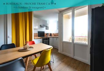 Life&Travel - Appartement Bordeaux - 4 chambres has Balcony rooms