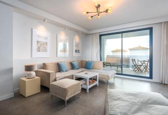 Blue suites elite allows 18 year olds to book a room