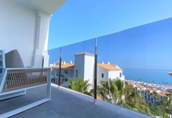 Prestigious apartment with seaview in Manilva has Balcony rooms