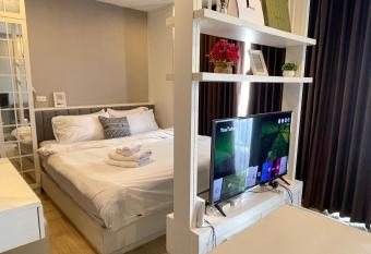 The Patio condo bangsaen miracle Sea has Balcony rooms