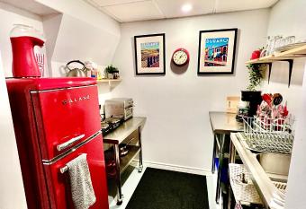 Adorable Suite close to Hospital & University allows 18 year olds to book a room