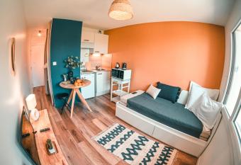 Studio Falquet - Proche vieille ville allows 18 year olds to book a room