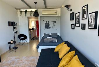 Ein Hod - Artists Village has Balcony rooms