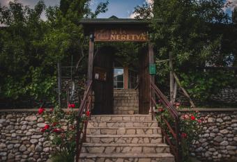 Villa Neretva has Balcony rooms