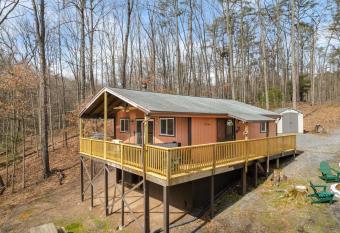 Modern Cabin w Hot Tub, Wifi & Huge Deck! has Balcony rooms