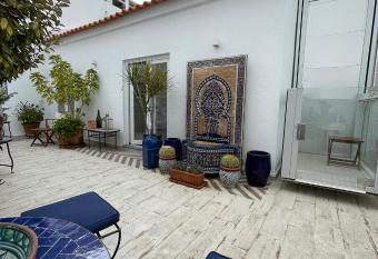 Casa de Cece allows 18 year olds to book a room