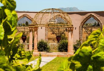 Villas Persas by Jardin de Persia allows 18 year olds to book a room