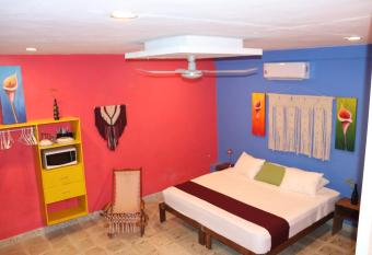 C  ntrico y Encantador Apartamento Angielin allows 18 year olds to book a room