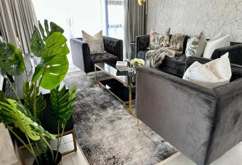 M Luxury Home In Irene Centurion-No Blackouts allows 18 year olds to book a room