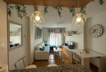 LOS AMANTES DE TERUEL con PARKING PRIVADO INCLUIDO allows 18 year olds to book a room