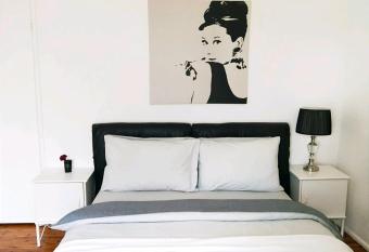 Stylish Master Suite + Private Bathroom + TV FREE Parking Pet Friendly allows 18 year olds to book a room