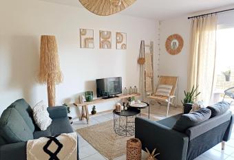 Un nid d amour allows 18 year olds to book a room