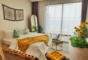 Capsule Ecopark has Smoking/Balcony rooms