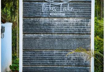 Lotus Lake Rtreat has Balcony rooms